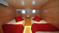 BROTHERS twin cabin